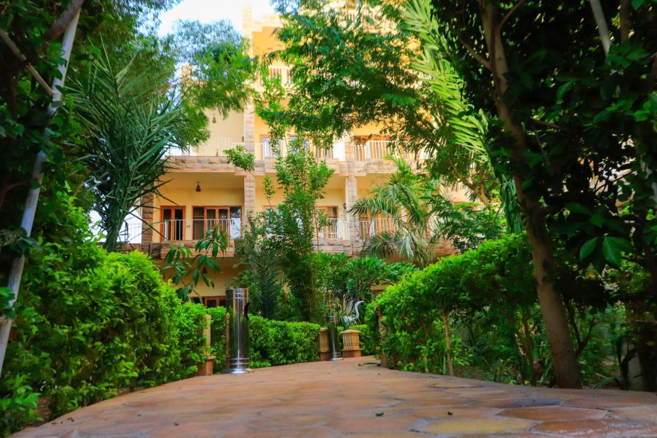 Thebes Отель